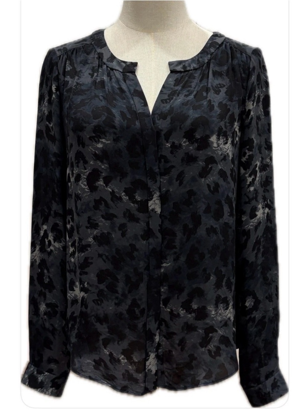Babaton NWOT 100% Silk V-Neck Long Sleeves Button Down Blouse XS